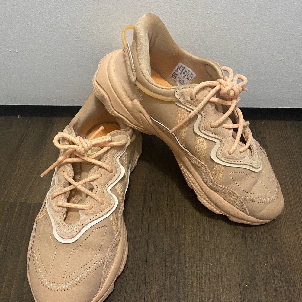 Adidas Ozweego glow orange